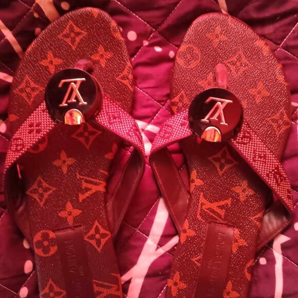 Louis Vuitton Flip Flops - Picture 3 of 3